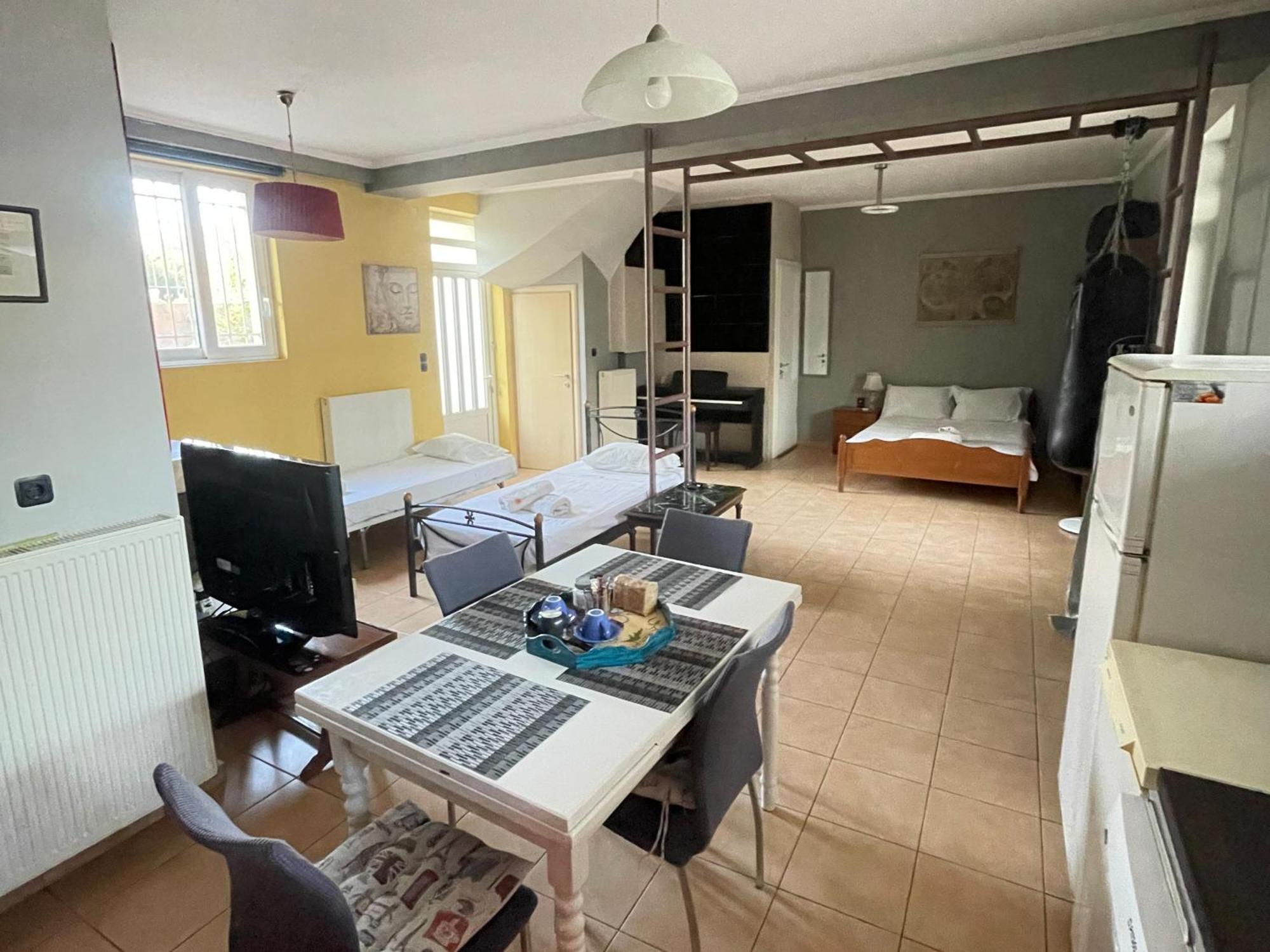 Patras - Independent Studio In Quiet Area Eksteriør billede